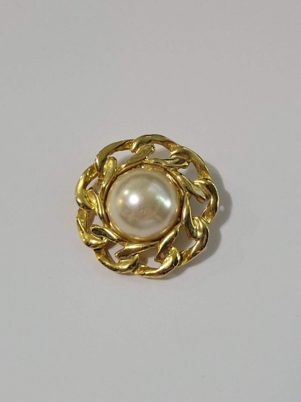 Vintage Faux Pearl Brooch Gold Tone Chain Border Statement Grandmacore Classic